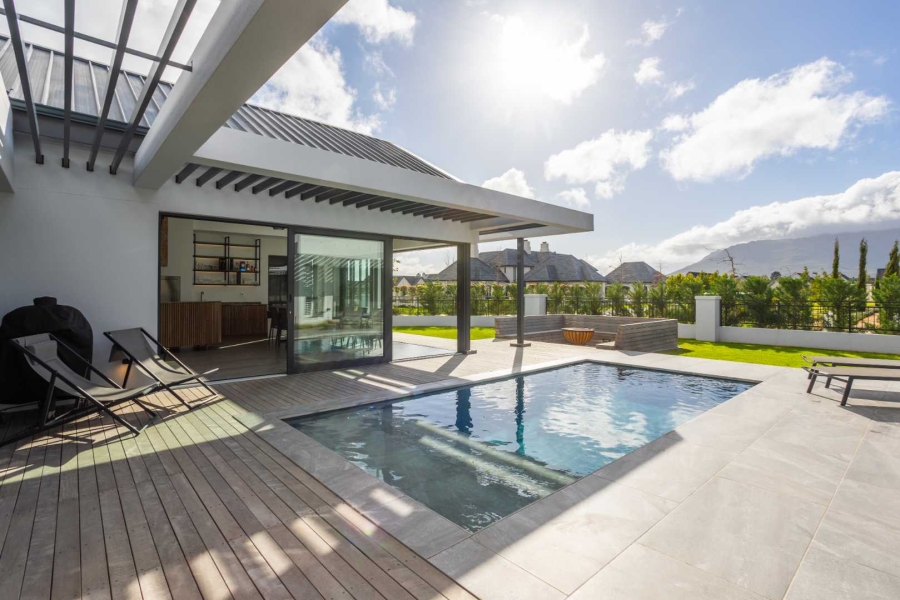 To Let 5 Bedroom Property for Rent in Val De Vie Estate Western Cape